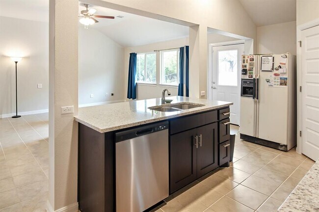 Building Photo - 21102 Niagara Cove