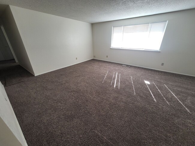 Building Photo - 4993 August Dr