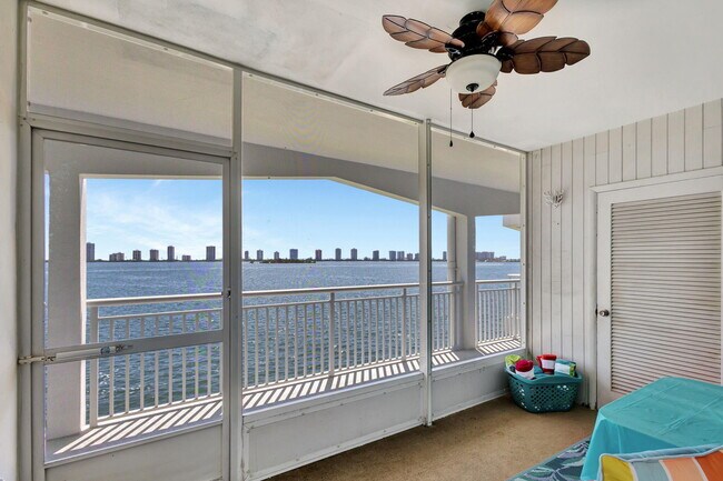 Foto del edificio - 100 Shore Ct