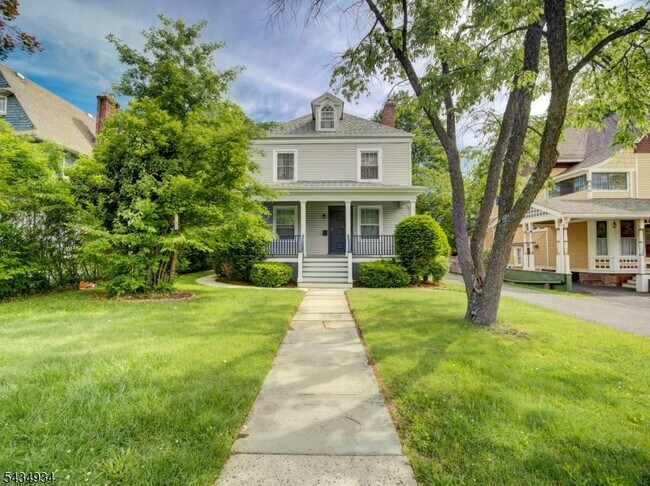 Foto del edificio - 285 Claremont Ave