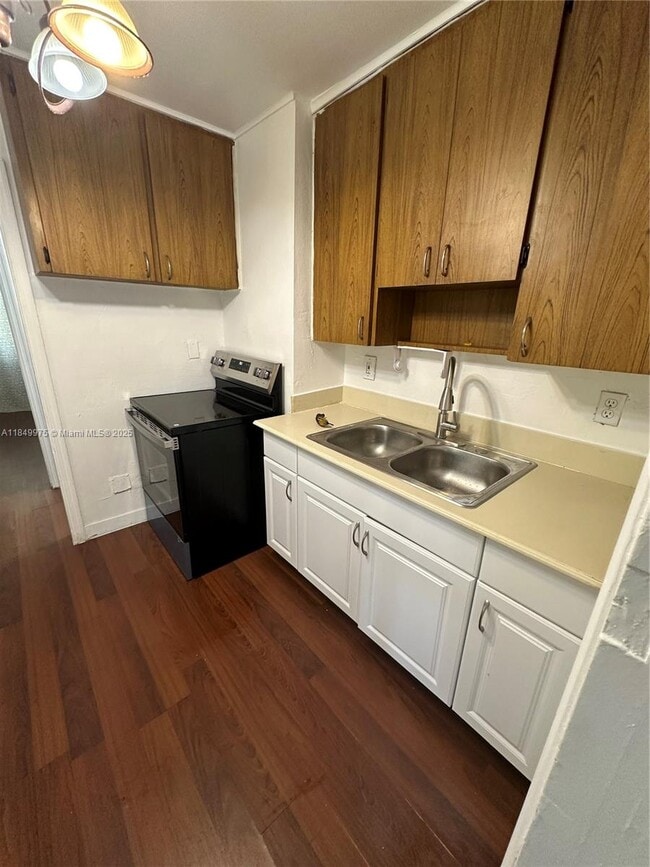 Building Photo - 2582 SW 67th Ave
