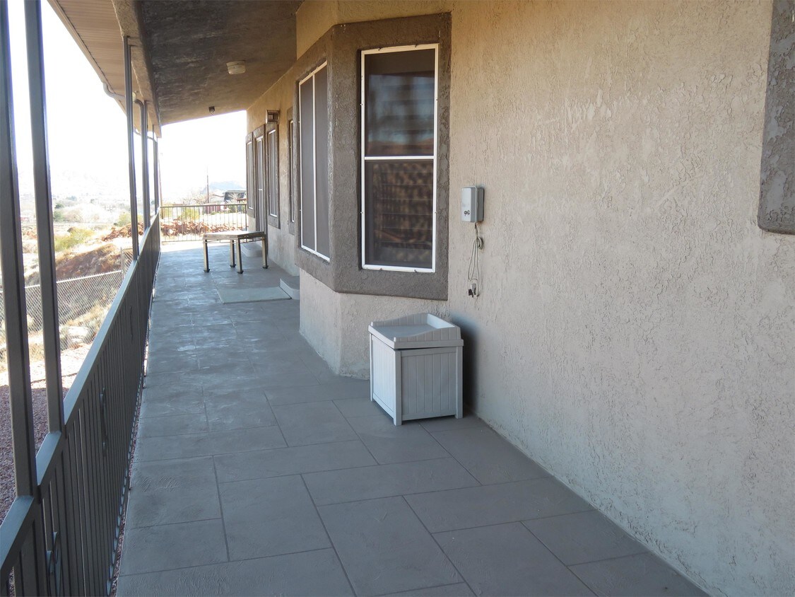 Primary Photo - 482 Quail Ridge Dr