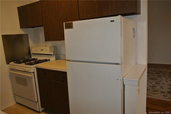 Foto del edificio - 324 Strawberry Hill Ave