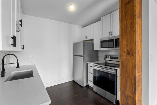 Foto del edificio - 610 Madola Rd