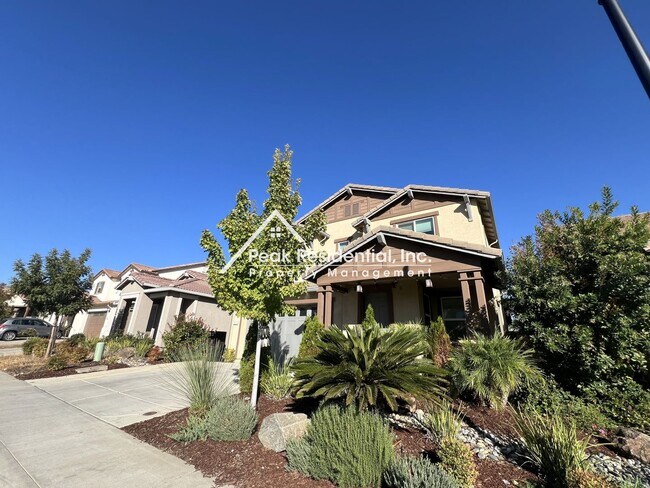 Foto del edificio - Updated 4bd/3ba Folsom Home with 2 Car Garage