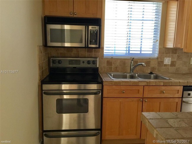 Building Photo - 501 Menendez Ave