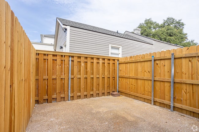 Building Photo - Newly Renovated Uptown Apt near Prytania St