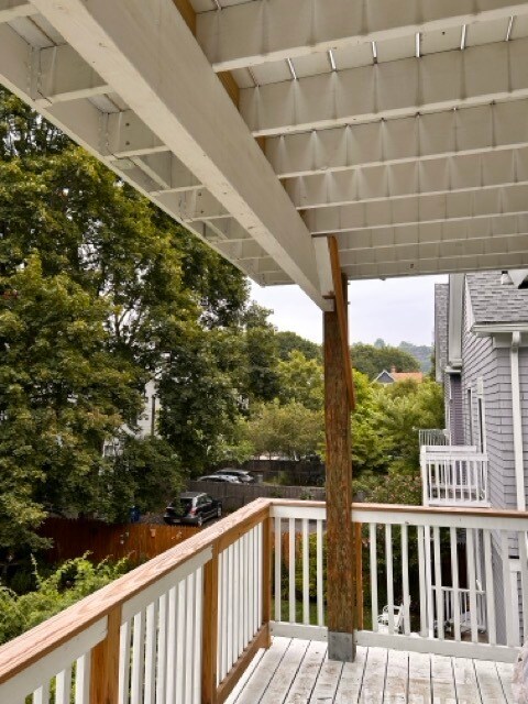 Terraza trasera con vista al norte. - 146 Foster St