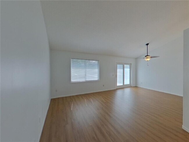 Foto del edificio - 17025 Toronto Ave SE