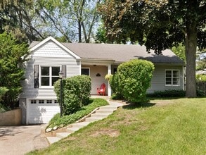 Building Photo - 636 Exmoor Ave