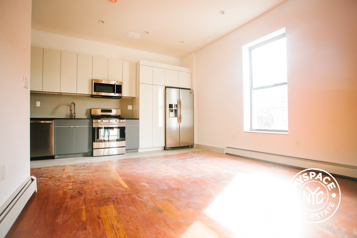 Foto principal - 389 Marcus Garvey Blvd