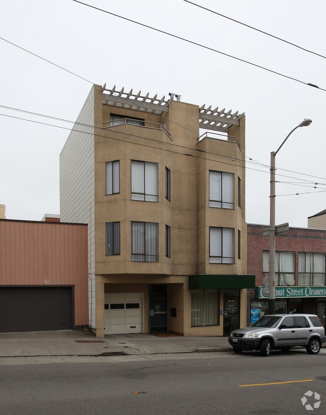 Primary Photo - 1321 Chestnut St