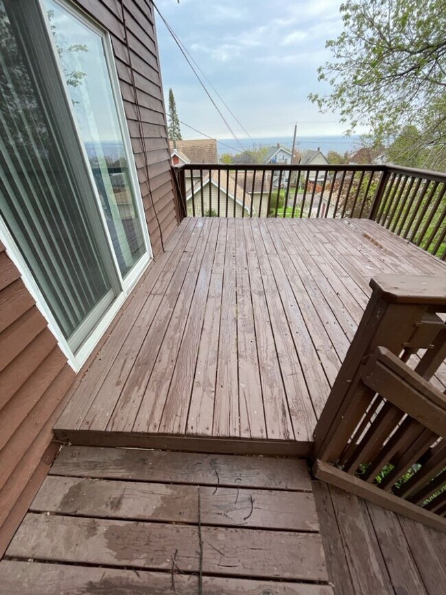 Foto del edificio - AVAILABLE JUNE - 5 Bed 2 Bath In East Hillside