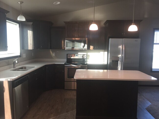 Foto del edificio - 4 Bed 3 Bath Single Family Home