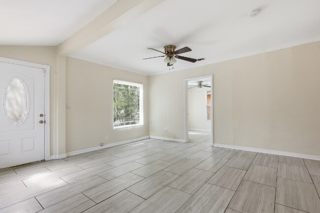 Foto del edificio - 1031 James Ave S