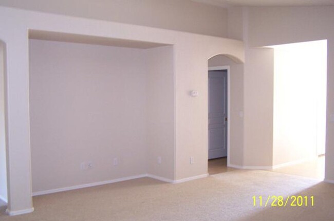 Building Photo - 3 Bed, 2 Bath Home in Power Ranch Subdivis...