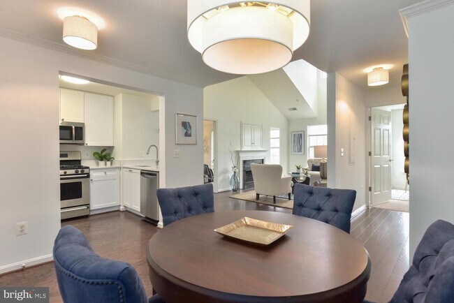 Building Photo - 4951 Brenman Park Dr