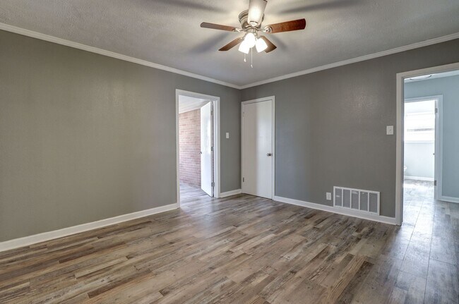 Foto del edificio - 3 Bedroom 1.5 Bath House for Rent