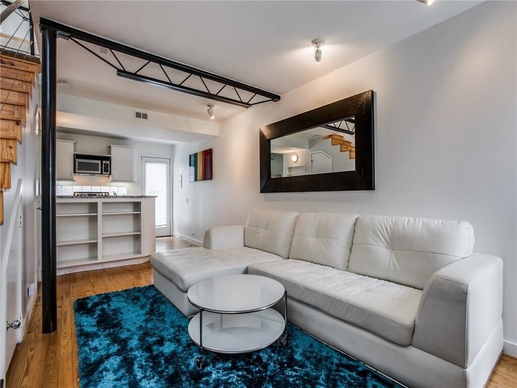 Primary Photo - 4242 Buena Vista St