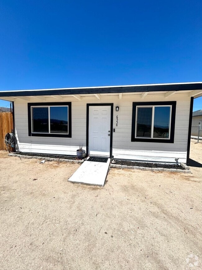 Building Photo - 6558 Juniper Ave