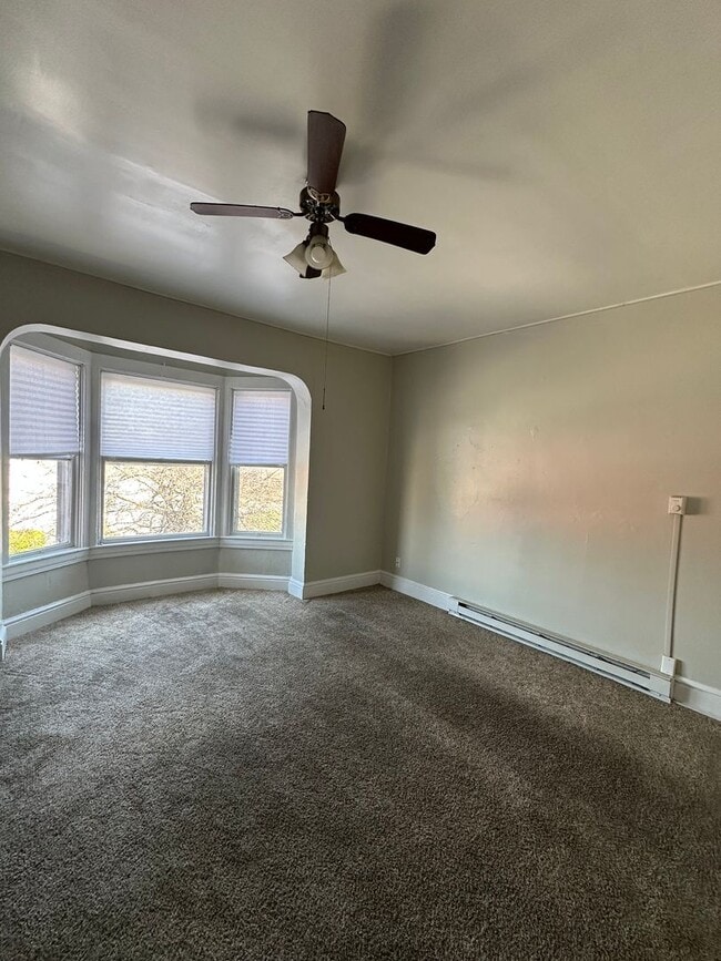 Building Photo - 940 W Princess St