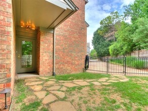 Building Photo - 1201 Glenbrook Dr