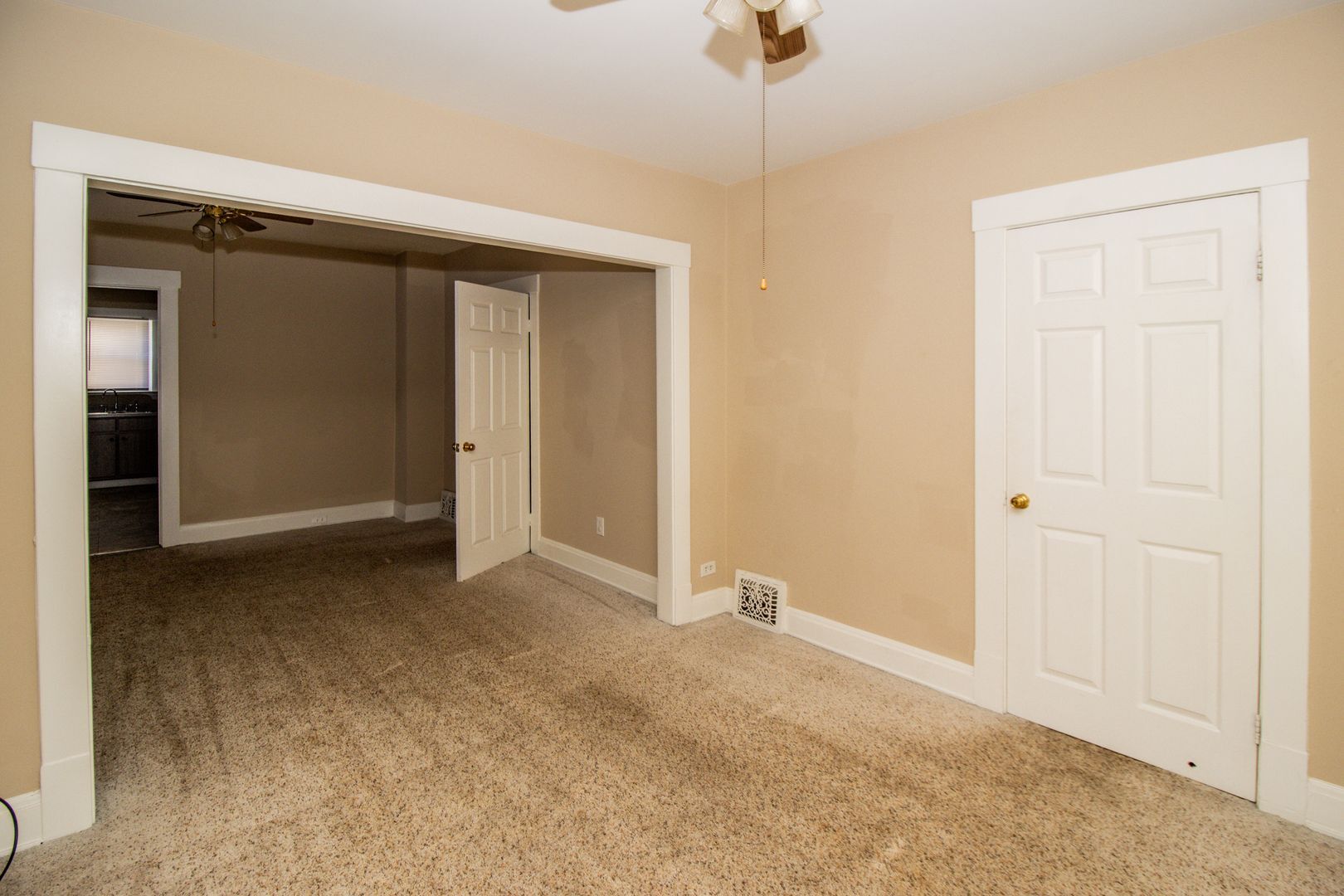 3286 W 84th St Cleveland, OH 44102 – photo 4