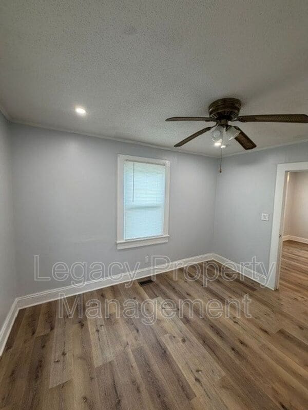 Building Photo - 1817 Wood Ave