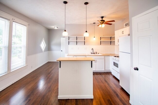 Large 3 Bedroom in Dahlman - Large 3 Bedroom in Dahlman House