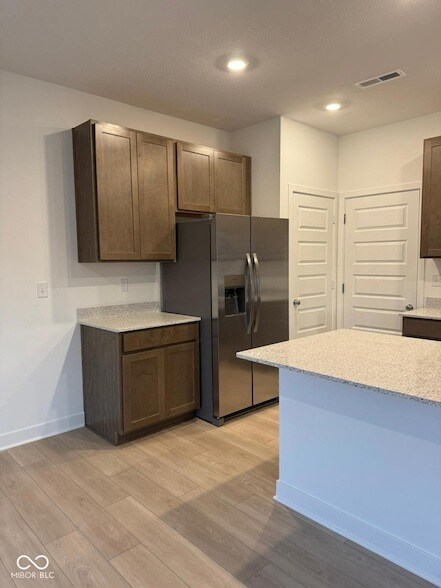 Foto del edificio - 15354 Farrington Rd
