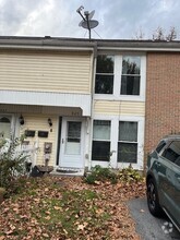 Building Photo - 825 Summit Chase Dr