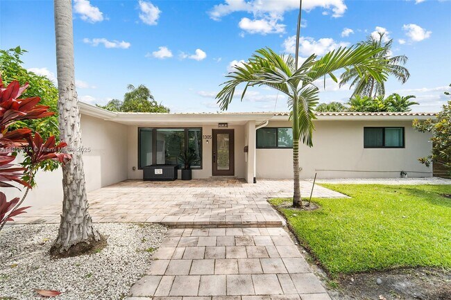 Building Photo - 1305 Dewey St