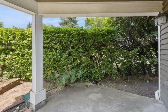 Building Photo - 4 bedroom in Seattle WA 98103