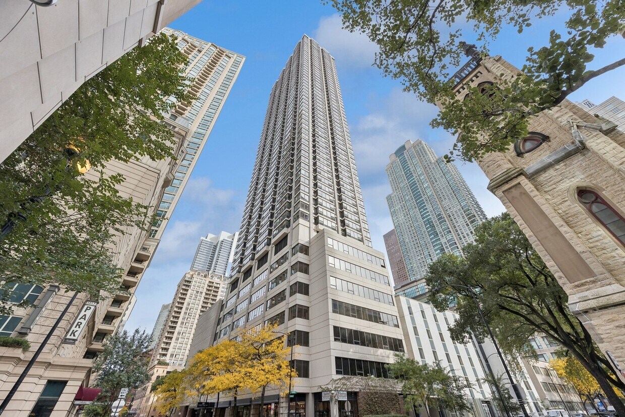 Foto principal - 30 E Huron St