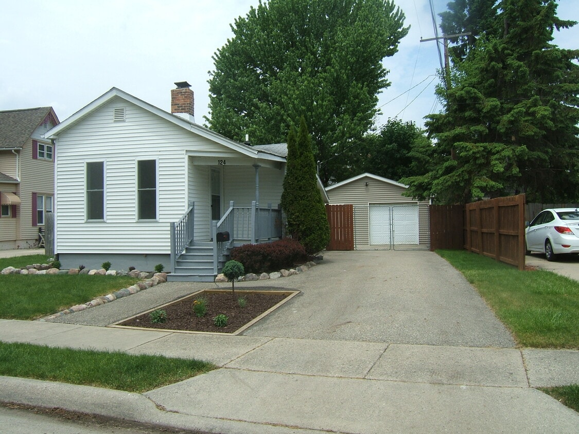 124 Gallup St, Mount Clemens, MI 48043 House Rental in Mount Clemens