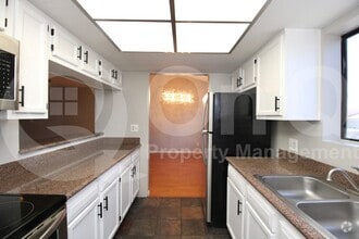 Building Photo - 850 S River Dr