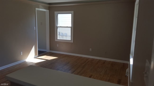 Building Photo - 2 br, 1 bath House - 927 E 13 Mile Rd
