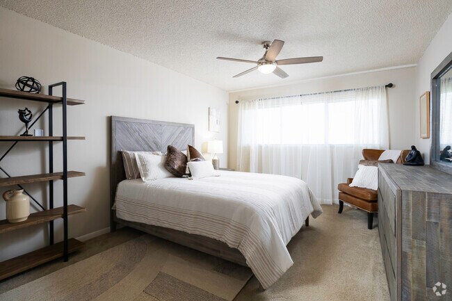 2 habitaciones, 2 baños, 910 pies cuadrados, dormitorio principal - The Lenox at Merritt Island