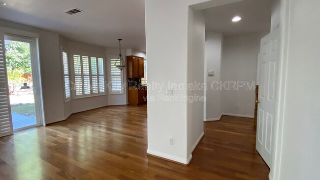 Foto del edificio - 1030 Eastlake Cir