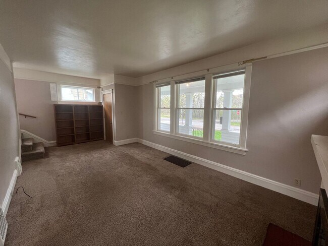 Foto del edificio - AVAILABLE JUNE - 3 BED 1 BATH NEAR CAMPUS