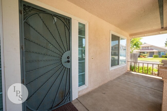 Building Photo - Fresno CUSD Home, 4BR/3BA, Newly Remodeled...