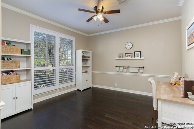 Building Photo - Charming 5-Bedroom Home for Rent in Gated ...