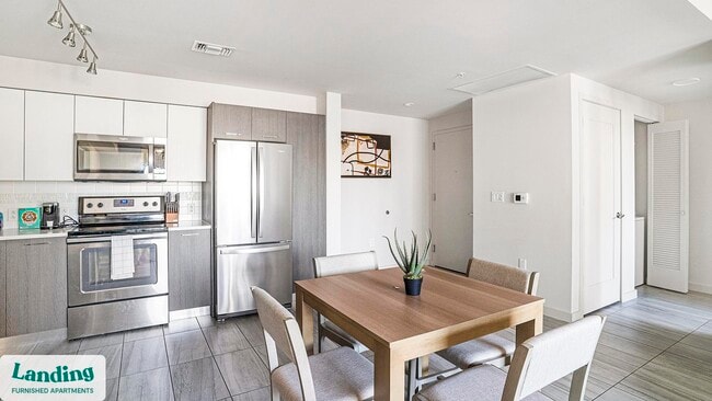 Foto del edificio - 698 NE 1st Ave