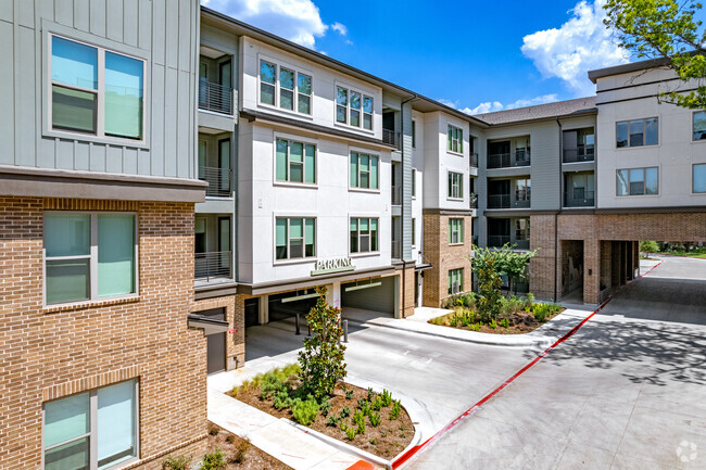 Parking Garage - The Elm at River Park