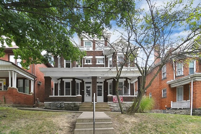 Building Photo - 1940 Summit St