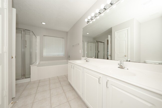 Foto del edificio - 14310 Mirkwood Ln