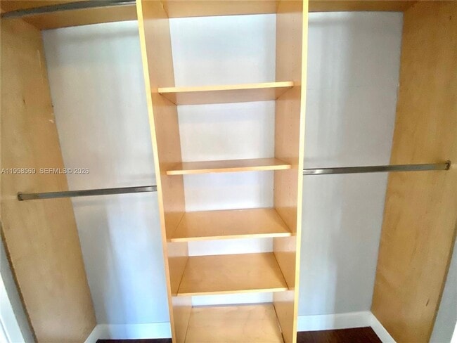 Foto del edificio - 9260 Bay Harbor Terrace