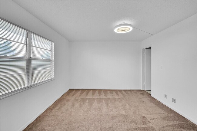 Foto del edificio - 3402 Bimini Ln