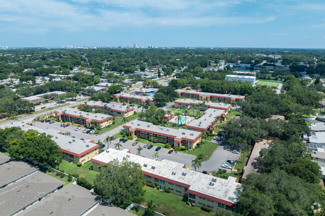 Aerial Photo - Pennwood Manor