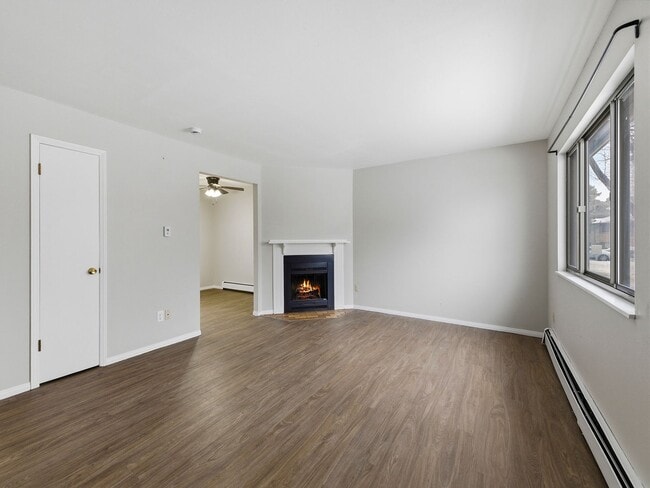 Building Photo - Spacious 2 Bed Condo W/ Bonus Basement Room, Fireplace & Garage Available NOW!